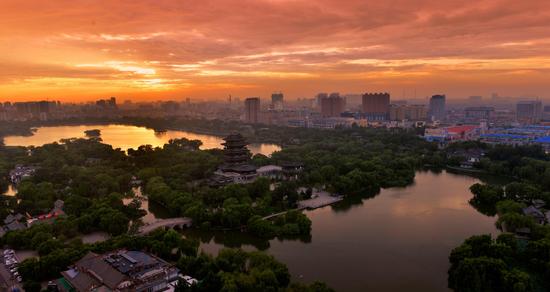 二等獎(jiǎng)-明湖霞滿天 攝影程剛
