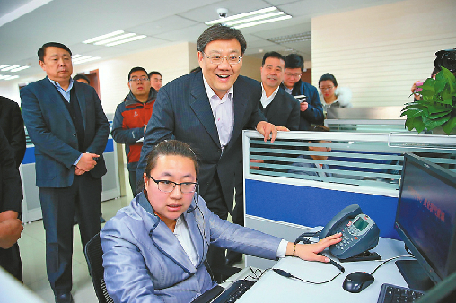 王文濤到市政務服務中心看望一線工作人員濟南日報記者陳長禮攝