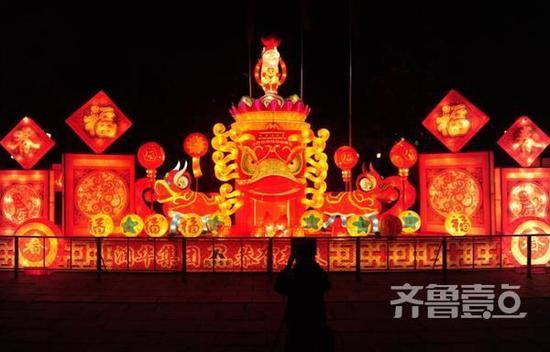 济南市第37届趵突泉迎春花灯会,猴舞新春。齐鲁壹点记者 周青先 摄
