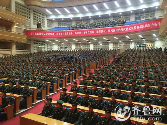 今天上午,国务院、中央军委授予武警山东省总队菏泽市支队成武县中队“基层建设模范中队”荣誉称号命名大会在山东会堂举行。
