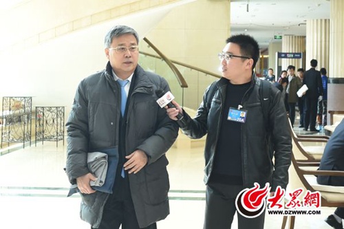 3月5日，全国人大代表、山东省省长郭树清接受大众网记者采访。大众网特派记者 马俊骥 摄