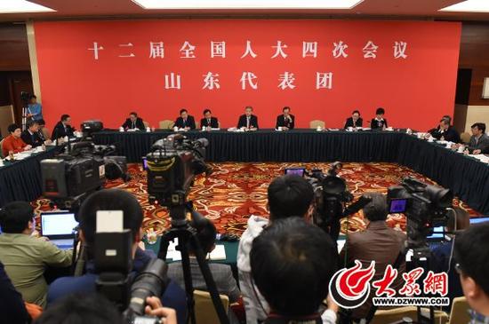 3月7日下午，十二屆全國人大四次會(huì)議山東代表團(tuán)舉行開放團(tuán)組活動(dòng)。大眾網(wǎng)特派記者 王長坤 攝