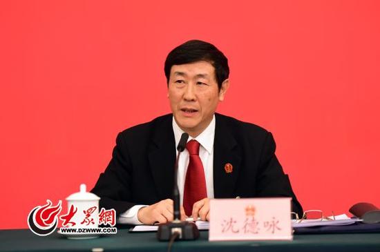 最高人民法院党组副书记、常务副院长沈德咏发言。特派记者 王长坤 摄