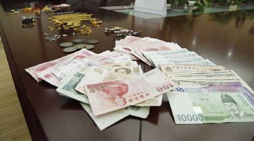 警方收繳的部分贓物