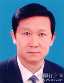 劉儉樸,中共黨員,山東榮成人,山東省委黨校在職研究生學歷。