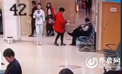李先生落下的錢,被一對夫妻撿走了。