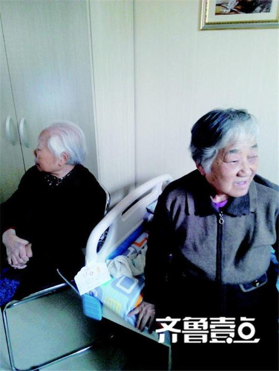 孫奶奶與滕奶奶入住濟南燕柳公寓后同居一室。齊魯壹點 記者　崔巖 攝
