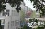 　历城二中一墙之隔，就是齐鲁制药有限公司。