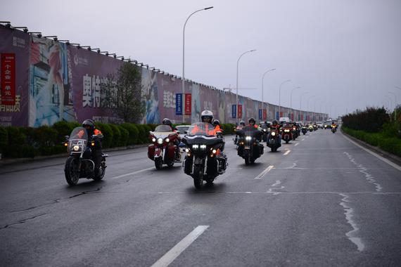 百年骑迹泉承哈雷 警民共建安全骑行_济南汽车