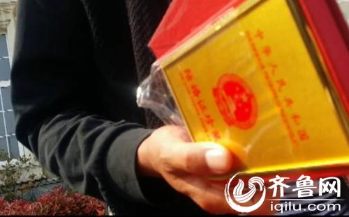 市民質(zhì)疑結(jié)婚登記“搭車(chē)”收費(fèi)(視頻截圖)