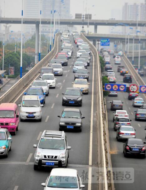济南4月底前完成市级公车改革 将改掉1.3万辆