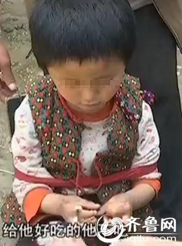 因?yàn)楣植。⒆用刻毂焕壴诩抑小?>
							<span id=