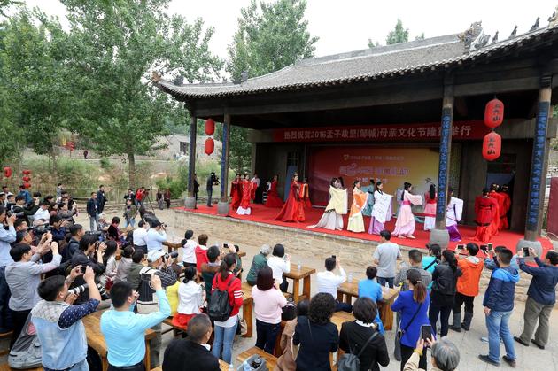“盛世华服·邹鲁礼韵”汉服嘉年华在邹城举行