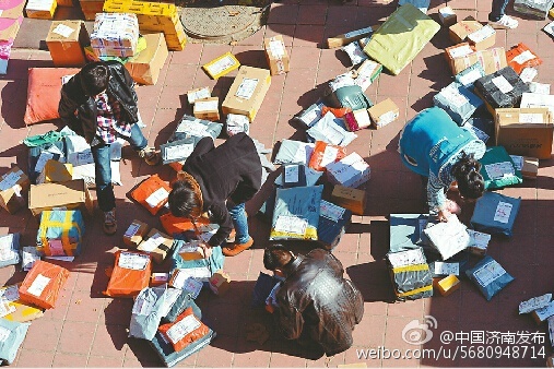 高校學生是網購的龐大群體(網絡圖片)