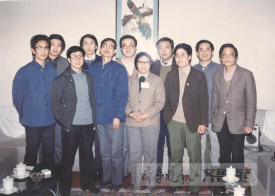 ▲1989年3月攝于山東大學(xué),左四是陳炎,左五為本文作者。