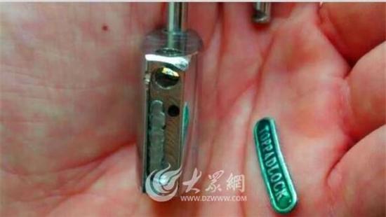 被撬壞的學生寢室門鎖(網友提供)