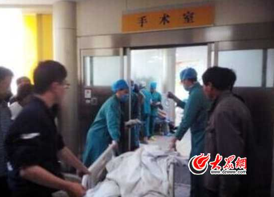 另一名傷勢較重的同學仍在醫院搶救。
