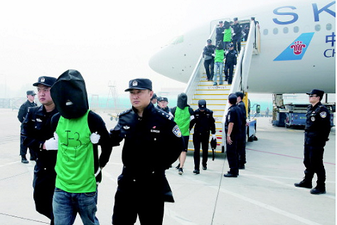 肯尼亞執法部門經審查，決定將上述人員中的32名大陸犯罪嫌疑人和45名臺灣犯罪嫌疑人遣返中國大陸。