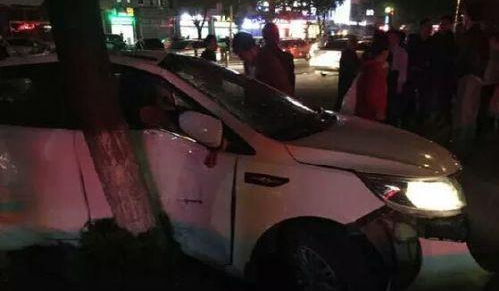 被撞的轎車。
