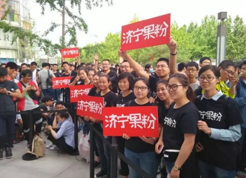 這么辛苦地排隊有啥好處?
有!就是這個——