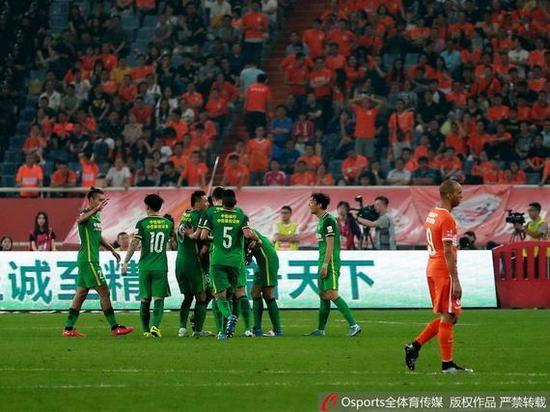 國(guó)安客場(chǎng)2-0擊敗魯能