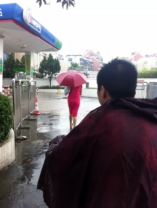 當事女子。
