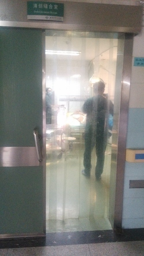 老人正在進行手術(shù)