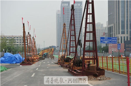 20日,濟南軌道交通R3線奧體西路站施工現(xiàn)場。齊魯晚報·齊魯壹點 記者周青先攝