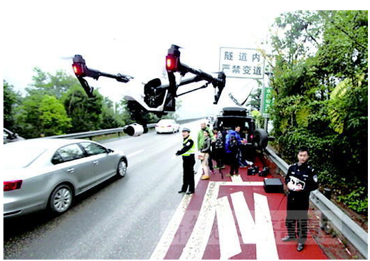 在重庆,交巡警已运用无人机空中抓拍。(资料片)