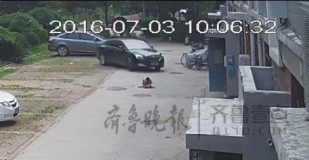 黑色別克轎車直接開了過(guò)來(lái)。