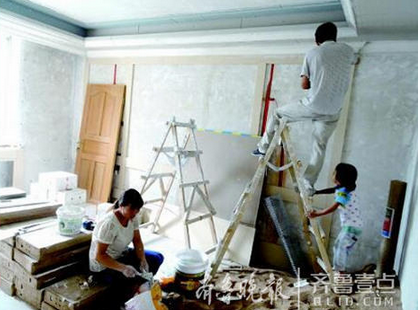 不少公司接的活,經過層層轉包落到街頭零工手中。齊魯晚報·齊魯壹點記者 左慶 攝