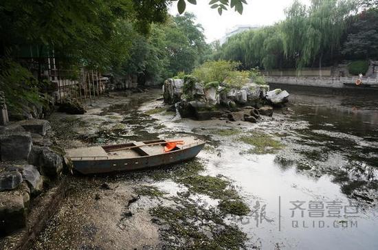 护城河排水应对暴雨后的情景。齐鲁晚报·齐鲁壹点记者 徐延春 摄