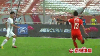 佩萊破門女友笑逐顏