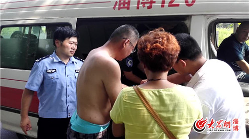 民警及時將受傷男子送醫救治