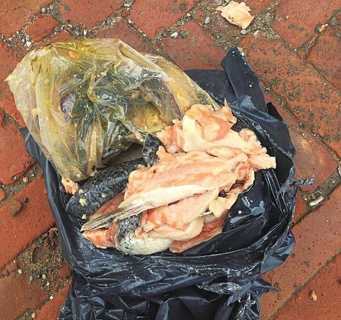 當事人的朋友收到的物品(當事人供圖)