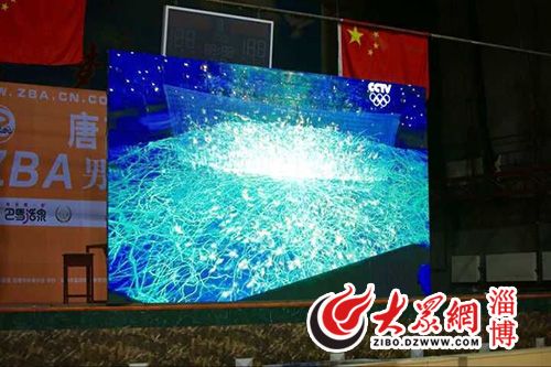杜麗的母校沂源縣競技體育學校師生共同收看比賽