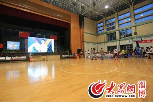 杜麗的母校沂源縣競技體育學校師生共同收看比賽