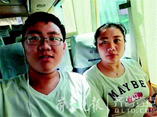 吕承霖和母亲