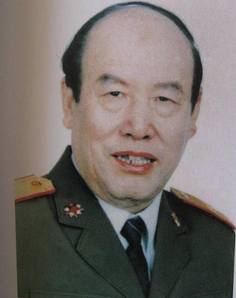 正軍職離休干部、山東省委原常委、山東省軍區原政委李春廷同志。