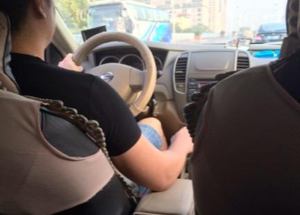 如今，不少私家車主兼職開專車。齊魯晚報記者劉飛躍攝（資料片）