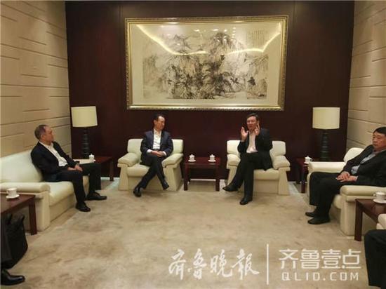 山東省委常委、濟(jì)南市委書記王文濤會見王健林
