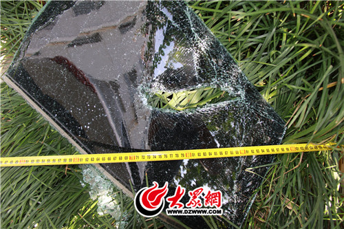 被砸坏的车玻璃