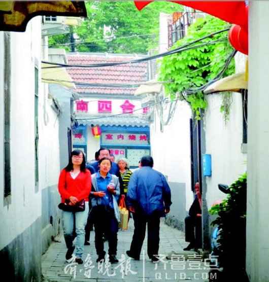 今年“五一”期间,济南的“老街老巷泉水游”吸引了大批游客前来。(资料片)齐鲁晚报·齐鲁壹点 记者　左庆　摄