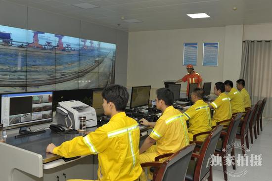 感知青岛第三日:探访青岛港 走进中德生态园