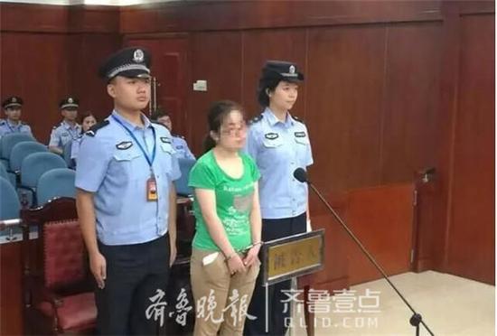 張琳(化名)在濟南市中級人民法院受審。(法院供圖)