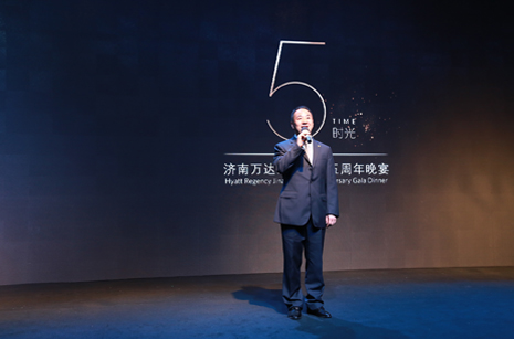 酒店业主代表李海荣先生致感谢辞