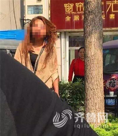 女孩被打的滿臉是血