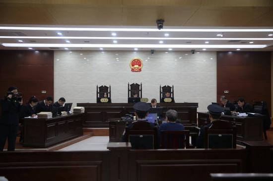 山東省紀委原副書記王喜遠受賄一案開庭