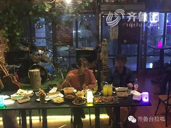 王曉晨向記者展示自己的大食量