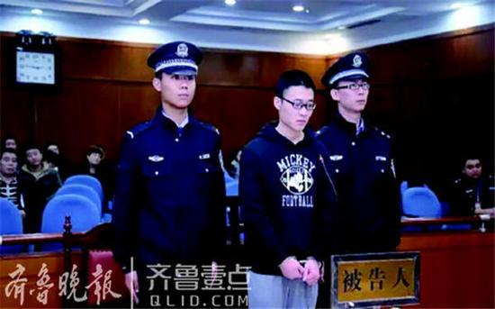 庭審現(xiàn)場。圖片來自濟南中院官方微信。